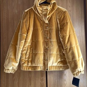 Beautiful, Cozy, Gold soft jacket size medium, Andrew Marc, make me an offer!